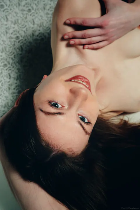 Woman Stands Nude in the Kitchen and Spreads Her Legs – photo 7 of 21