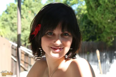 Ellie Idol: Brunette MILF Drops Her Robe and Smokes Naked Outdoors – photo 10 of 16