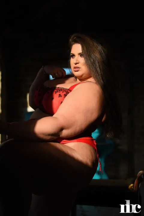 Yazmin Fox: Brunette BBW Strips Off Her Panties to Flaunt Her Big Tits – photo 6 of 21