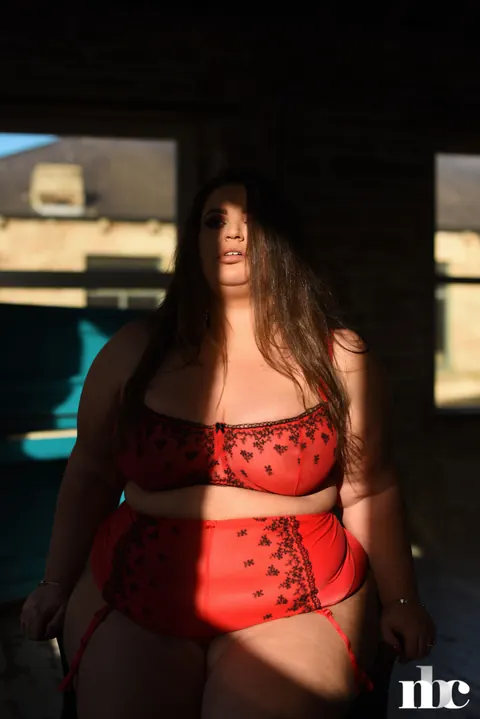 Yazmin Fox: Brunette BBW Strips Off Her Panties to Flaunt Her Big Tits – photo 1 of 21