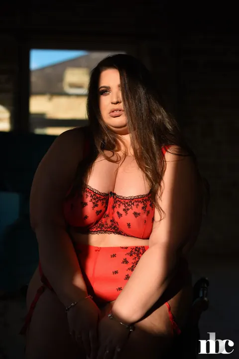 Yazmin Fox: Brunette BBW Strips Off Her Panties to Flaunt Her Big Tits – photo 2 of 21
