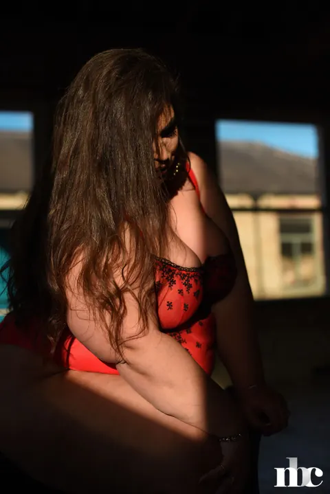 Yazmin Fox: Brunette BBW Strips Off Her Panties to Flaunt Her Big Tits – photo 16 of 21