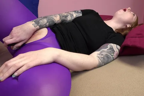 Allison Bloom: Tattooed Redhead Rips Pantyhose and Fucks Herself with a Dildo – photo 20 of 21