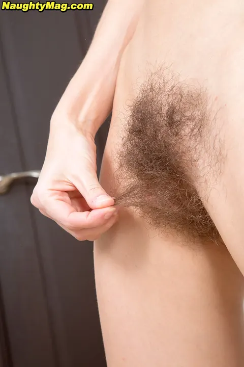 Lina Arian: Curly Brunette Amateur Spreads Her Hairy Pussy – photo 8 of 17