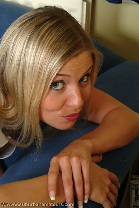 Karen Wood: British Blonde Pulls Aside Her Panties and Spreads Her Shaved Pussy – photo 3 of 21