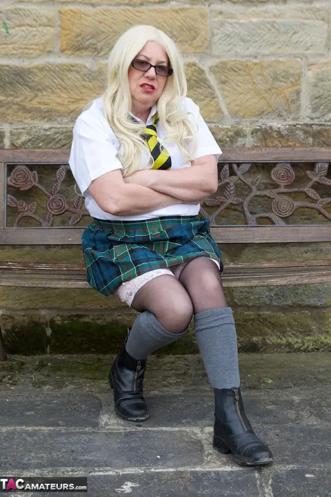 Blonde BBW Fingers Herself on a Garden Bench – photo 16 of 20