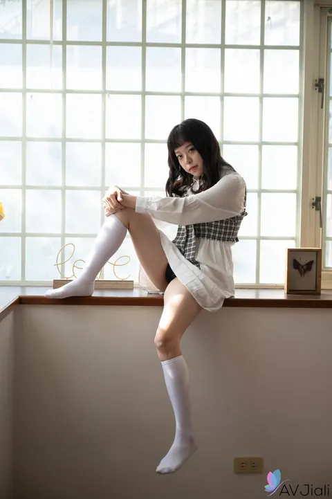 Petite Chinese Brunette Fucks in Torn Pantyhose – photo 1 of 20