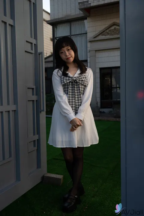 Petite Chinese Brunette Fucks in Torn Pantyhose – photo 5 of 20