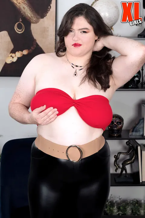 Brunette BBW Strips Out of a Bikini and Latex Panties – photo 2 of 16