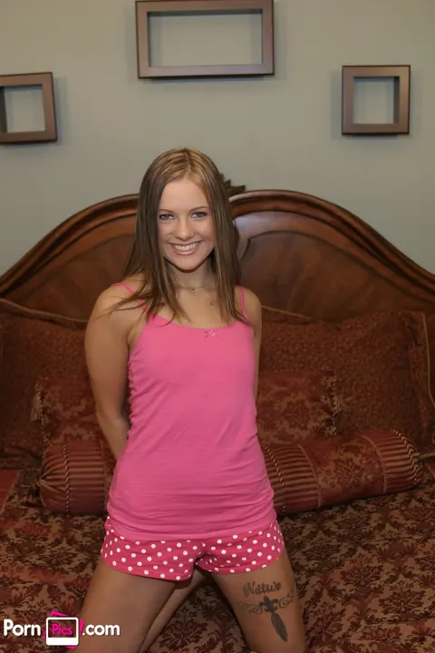 Autumn Skye: Petite Brunette Displays Her Shaved Pussy on the Bed – photo 4 of 16