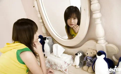 Rina Himesaki: Japanese Brunette Removes Her Panties and Spreads Wide – photo 5 of 15