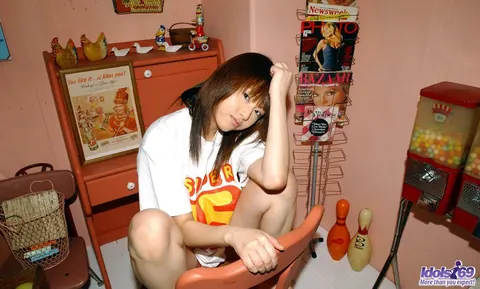 Akiho Yoshizawa: Japanese Redhead Undresses and Spreads Her Hairy Pussy – photo 13 of 16