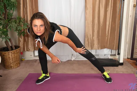 Shyla Ryder: Slim Brunette Peels Down Her Yoga Pants to Flaunt Her Big Ass – photo 1 of 10