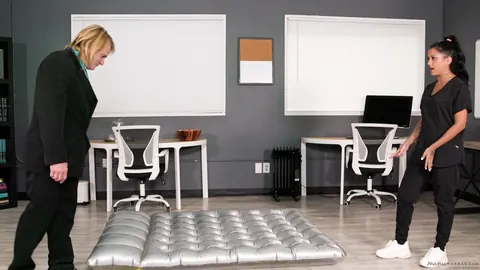 Nina White: Latina Masseuse Fucks Client in the Office – photo 2 of 15