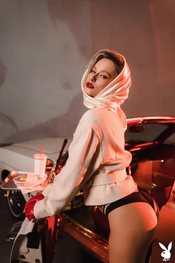 Pale PAWG Undresses and Poses Naked on a Vintage Car