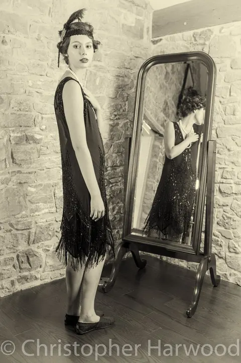 Vintage Woman Strips Nude and Poses for the Camera – photo 8 of 19