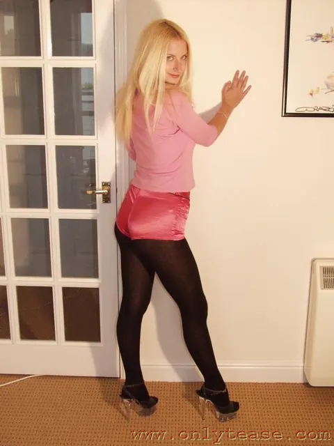 Nikki Noo: Busty British Blonde Strips Out of Her Shorts and Pantyhose – photo 12 of 21