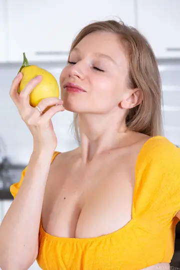 Annie Anne – Ukrainian Blonde Lifts Her Hem and Spreads Her Thighs in the Kitchen