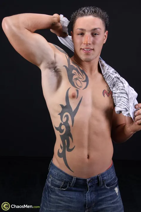 Thick Tattooed Man Strokes His Cock on the Bed – photo 2 of 21