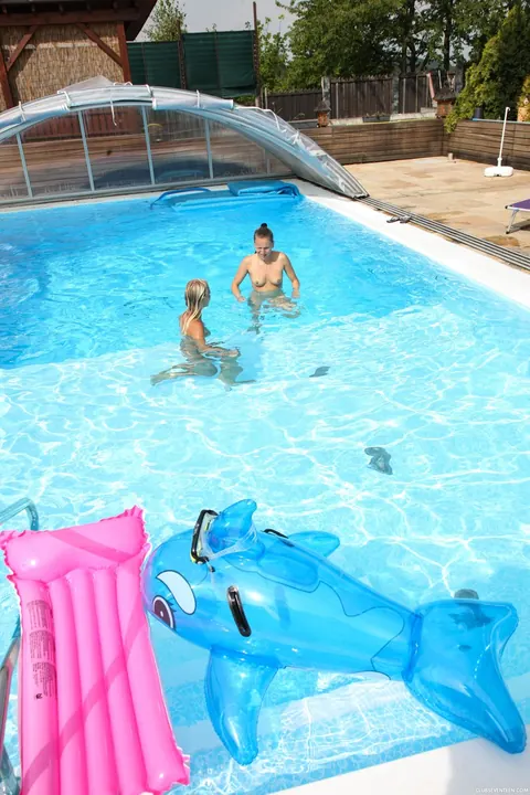 Sara J: European Lesbians Lick and Finger Each Other in the Pool – photo 7 of 21
