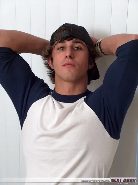 Twink Poses Nude and Shows His Biceps and Cock – photo 1 of 21
