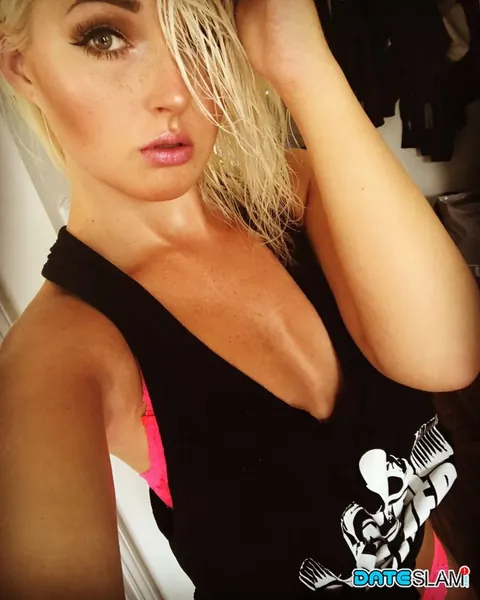 Lovita Fate: Czech Blonde in Lingerie and Glasses Poses for a Mirror Selfie – photo 1 of 12