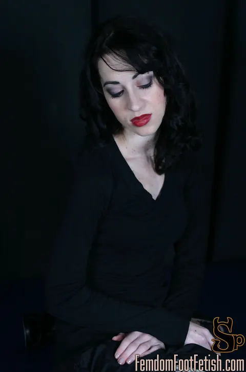 Brunette Mistress in Stockings Spreads Her Legs – photo 2 of 16