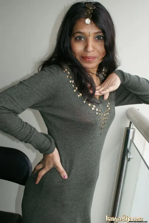 Kavya Sharma: Brunette Indian MILF Strips Off Her Lingerie and Keeps Boots On – photo 2 of 12