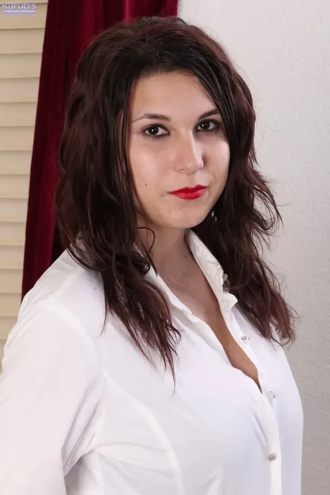 Ella Jones: Brunette with Natural Tits Strips Out of Her Skirt and Spreads – photo 3 of 21
