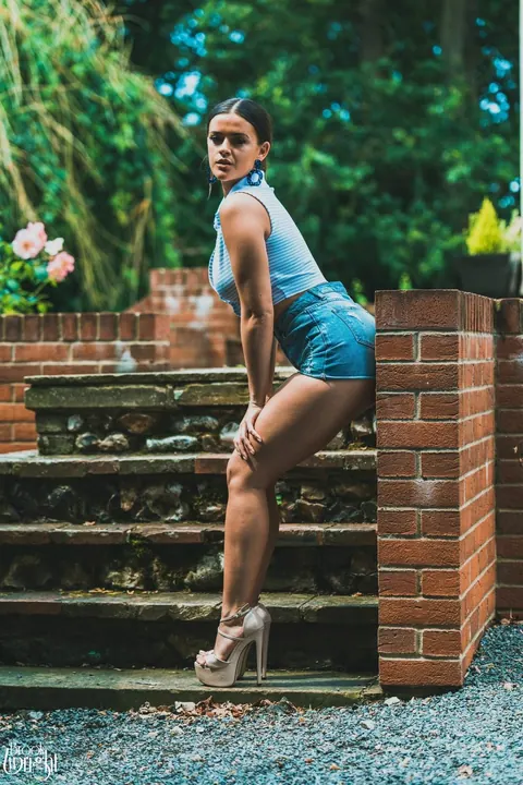 Brook Wright: British Brunette with Big Natural Tits Strips to Heels Outdoors – photo 3 of 12