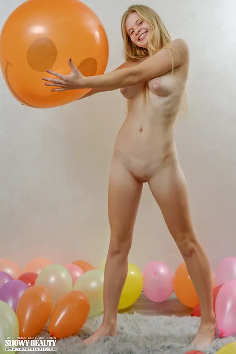 Tall Blonde PAWG with Big Ass Holds Balloon and Spreads – photo 2 of 20
