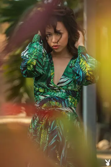 Tall Thai Brunette Shows Her Ass in the Garden