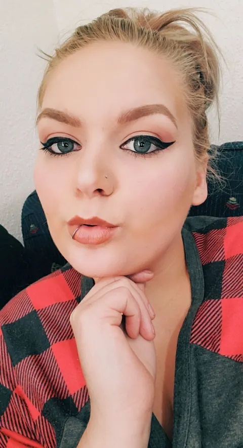 Blonde with Big Tits Teases Cleavage in the Mirror Selfies – photo 6 of 20