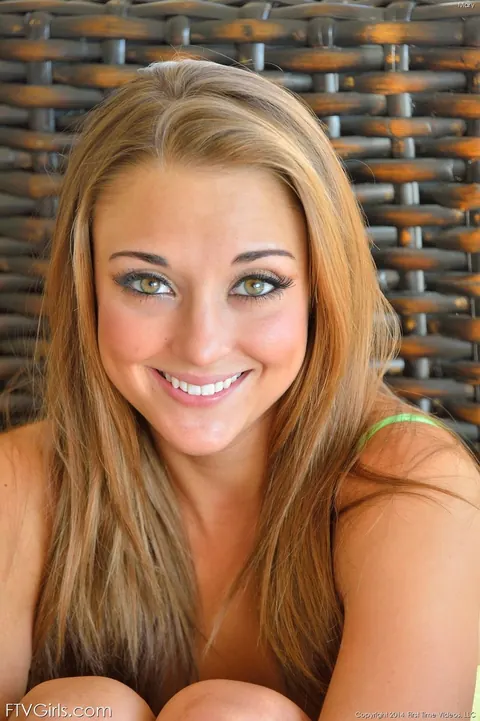Marry Lynn: Thick Blonde Strips Out of Her Lingerie and Bikini and Uses a Dildo – photo 20 of 20