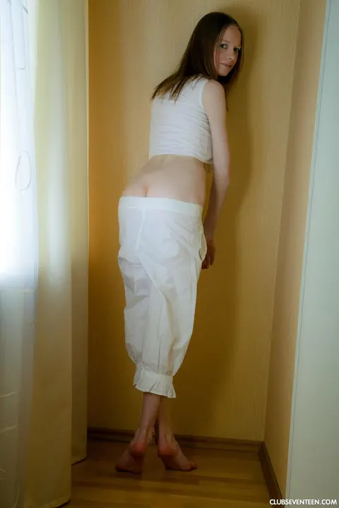 Paige C: Slim European Blonde Strips and Poses Nude – photo 4 of 21
