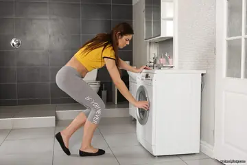Jessica Bell – Petite Czech Brunette in Yoga Pants Masturbates