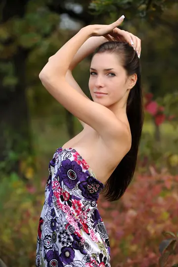 Semmi A – Tall Brunette Spreads Her Pussy in Glamour Set