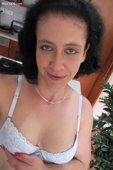 Hairy MILF in Lingerie Takes Selfies Spreading Her Pussy – photo 6 of 20