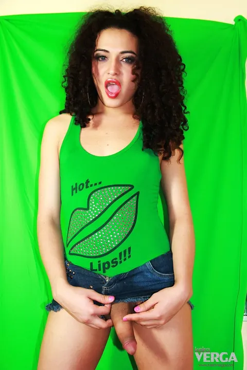 Trans Woman Disrobes and Poses Naked in Full View – photo 15 of 15
