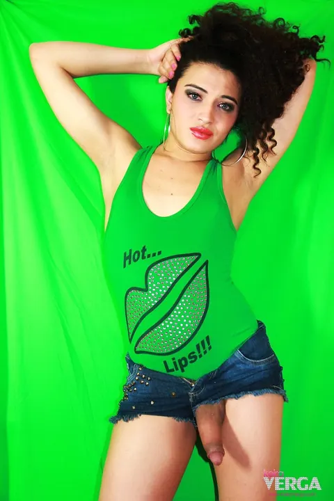 Trans Woman Disrobes and Poses Naked in Full View – photo 13 of 15