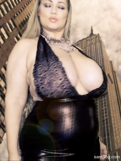 Samantha 38G: Blonde MILF Shows Off Her Big Tits Outdoors – photo 15 of 15