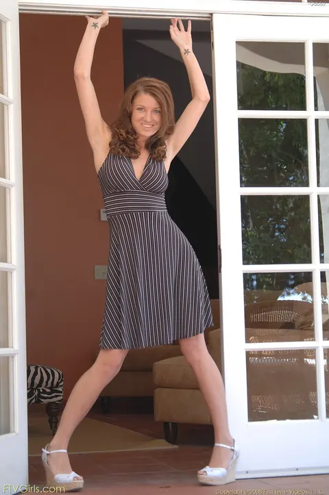 Thick Babe with Big Tits Uses a Dildo Outdoors – photo 1 of 20