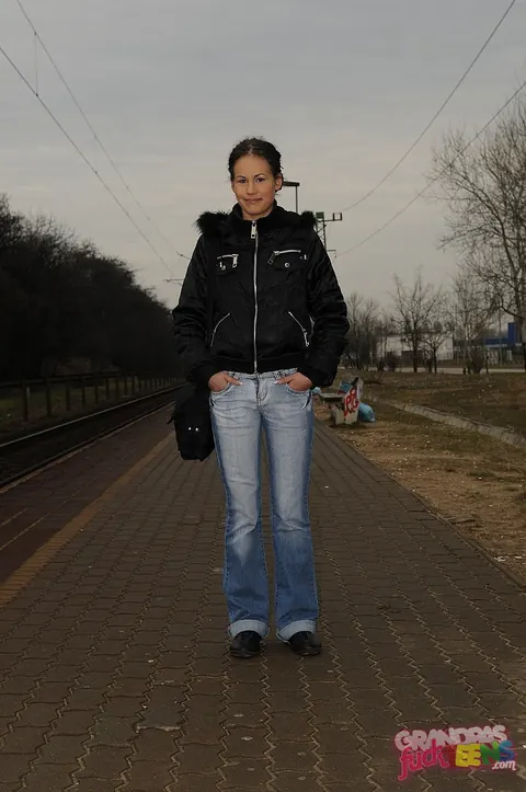 Skinny Brunette Sucks Old Man on a Train for a Ticket – photo 4 of 16