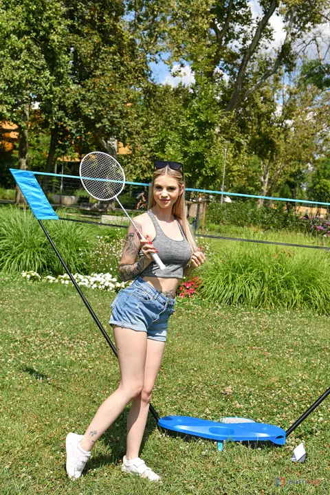 Sladyen Skaya: European Blonde in Glasses Takes Anal Outdoors – photo 8 of 21