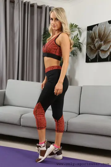 British Blonde Strips Out of Her Yoga Pants in the Gym
