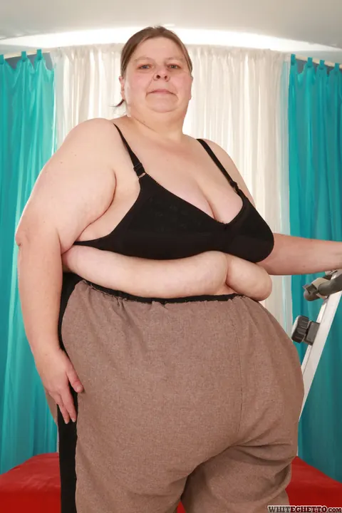 BBW with Big Tits Sucks and Fucks Her Trainer in the Gym – photo 2 of 16