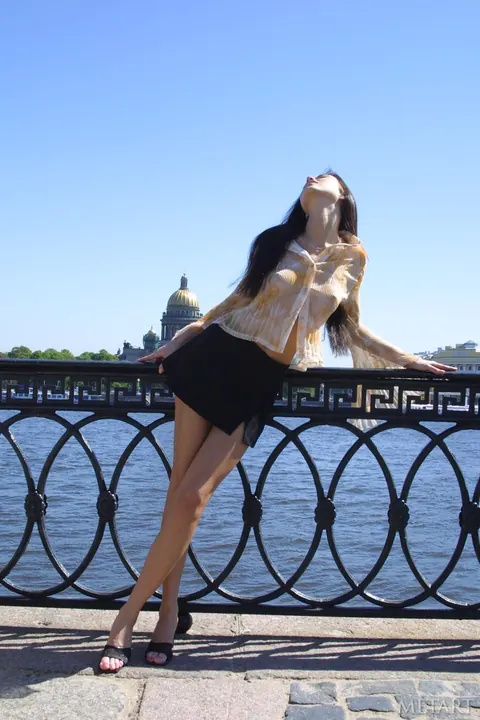 Tall Pale Woman Lifts Her Skirt Outdoors in High Heels – photo 12 of 21