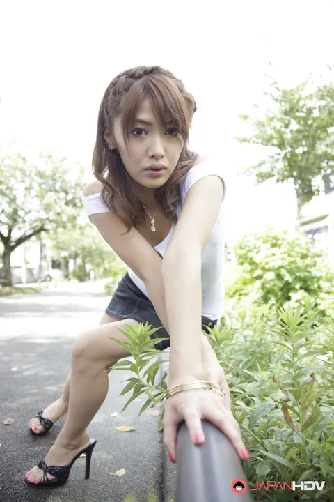 Japanese Woman Poses Outdoors in a Skirt and Heels – photo 3 of 15