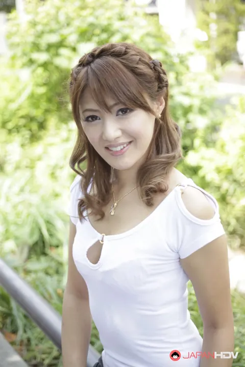 Japanese Woman Poses Outdoors in a Skirt and Heels – photo 11 of 15