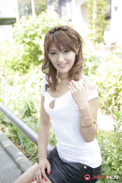 Japanese Woman Poses Outdoors in a Skirt and Heels – photo 9 of 15